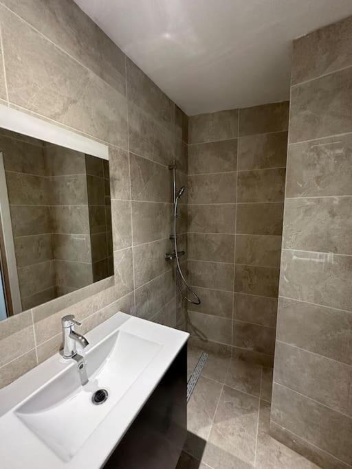 Appartement Entier Full Equipe 沙勒罗瓦 外观 照片